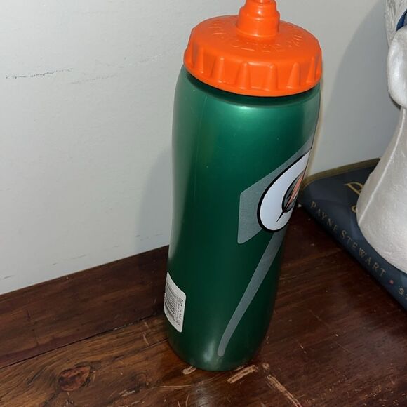 Gatorade plastic Squeeze Drink Water Bottle 32 oz - Picture 2 of 2